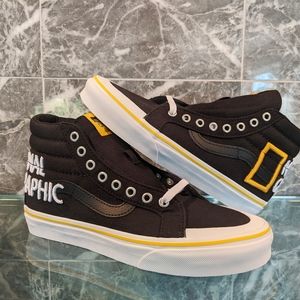 (SOLD) National Geographic x Vans size 8